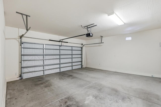 Building Photo - 2263 S Henry Ln