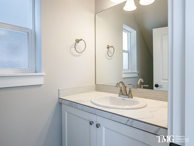 Building Photo - Brand New 3 Bed 2.5 Bath Ridgefield Home Offering