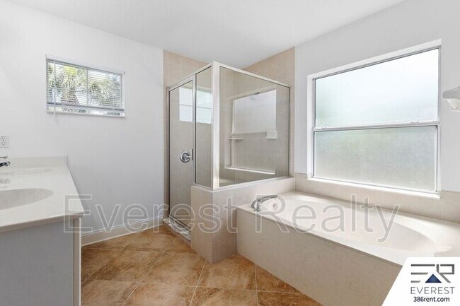 Building Photo - 13 Sleigh Bell Pl