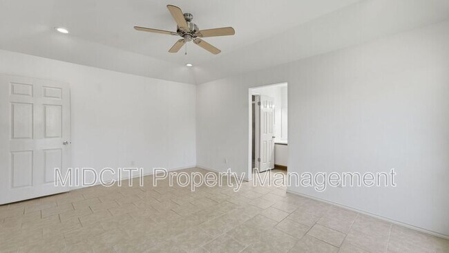 Building Photo - 1233 Hollyhock Ln
