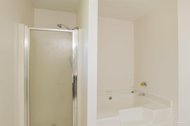Building Photo - 4012 Shorewood Dr