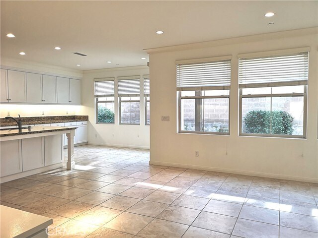 Building Photo - 27 Larkfield
