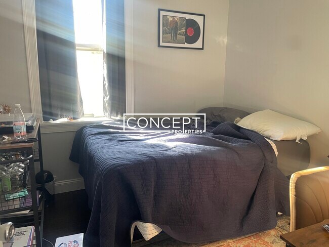 Building Photo - 996 Tremont St