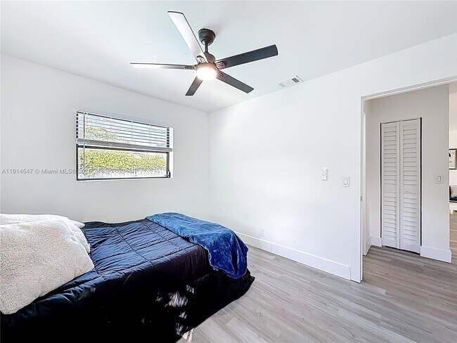 Building Photo - 600 N 66 Terrace