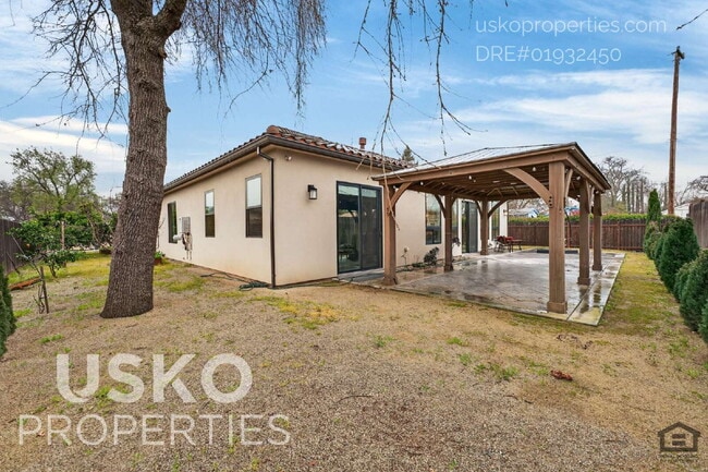 Building Photo - 103 Lazy Oak Ln