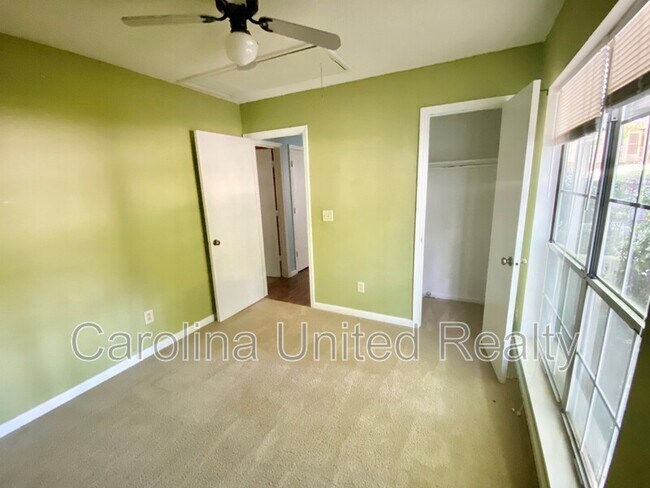Building Photo - 3914 Aster Dr