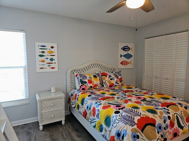 Building Photo - 255 Capri Cir N