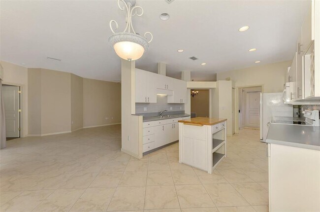 Building Photo - 4350 Iola Dr