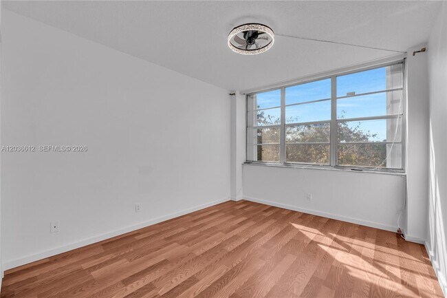 Building Photo - 2781 Taft St
