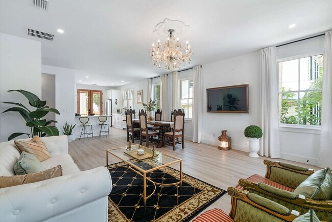 Building Photo - 30 W Castillo Dr