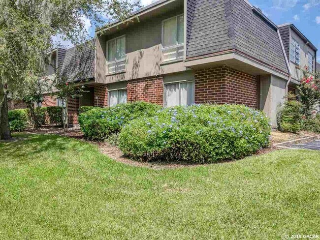 Building Photo - 1700 SW 16th Ct