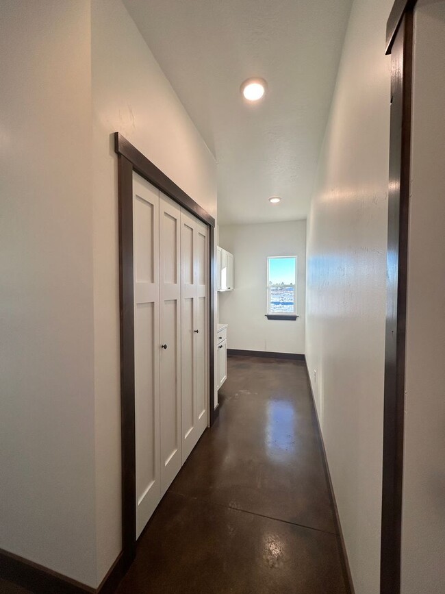 Building Photo - 487 Ashleigh Ln