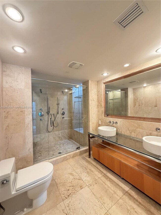 Building Photo - 6000 Collins Ave