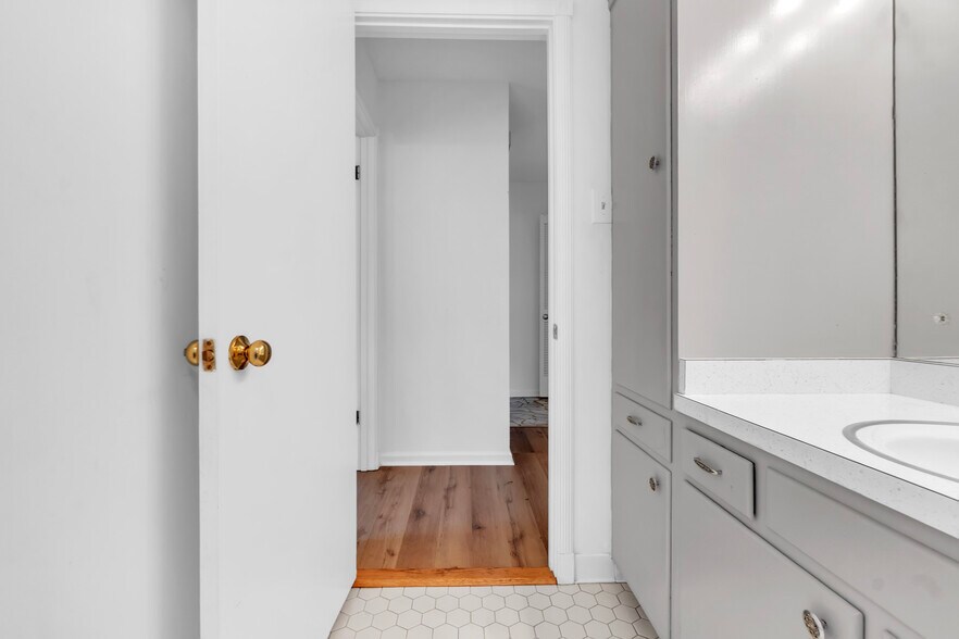 Building Photo - 5427 Shirlington Ave