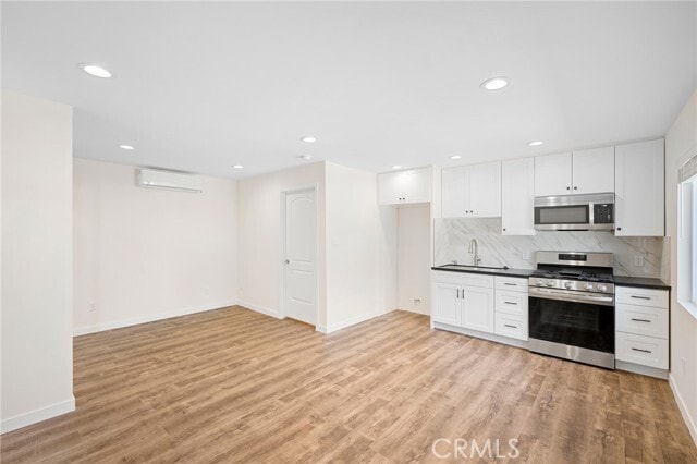 Building Photo - 8240 Ellenbogen St