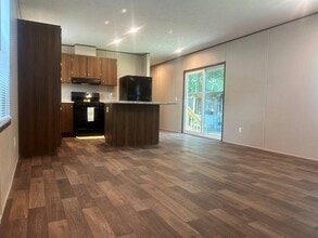 Building Photo - 27 White Oak Village