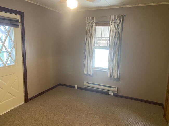 Building Photo - Beautiful 2 Bedroom Semi-Detached Home in Lancaster!