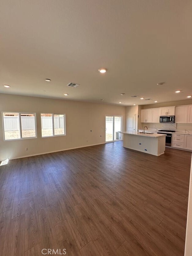 Building Photo - 27550 Brodiaea Ave