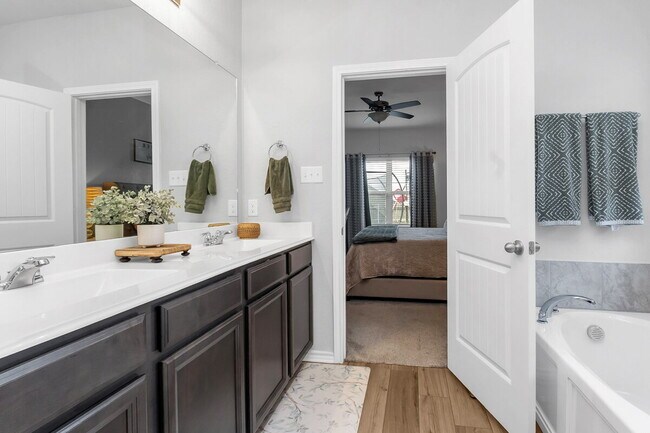 Building Photo - ASK ABOUT FREE APPLICATIONS THROUGH AUGUST!  "Spacious 6-Bedroom Retreat with 3.5 Baths and Over ...