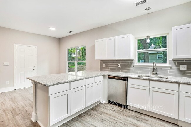 Building Photo - 3986 Bakers Ferry Rd SW