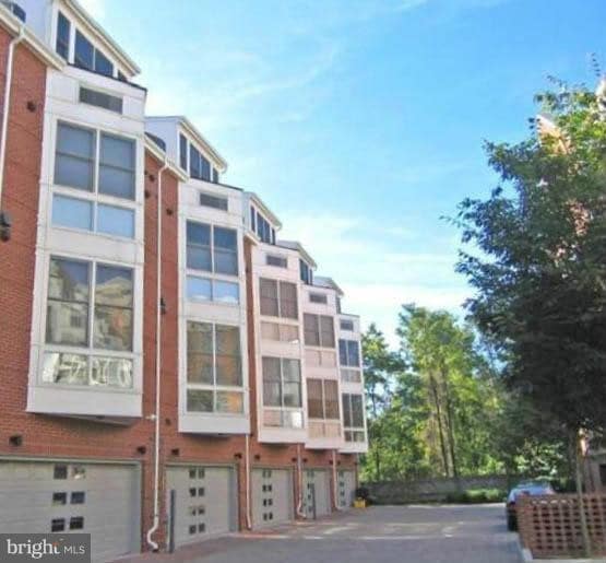 Building Photo - 2010 N Westmoreland St