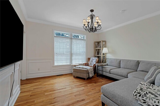 Building Photo - 484 Rosedale Ave