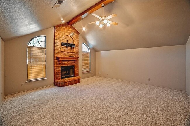 Building Photo - 604 NE 21st St