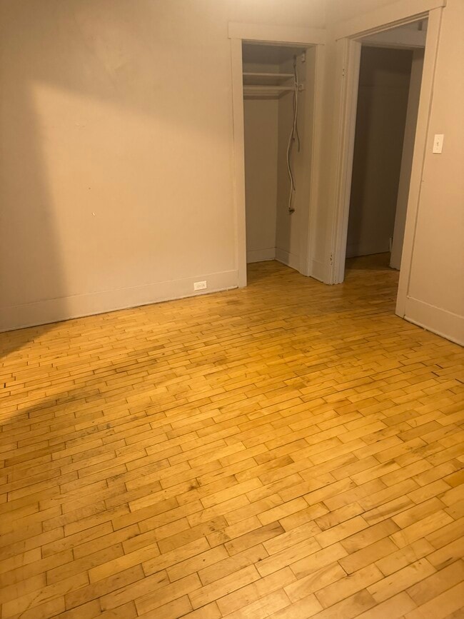 Building Photo - 165 Huff St