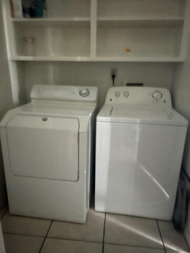 Building Photo - 1110 E 42nd St