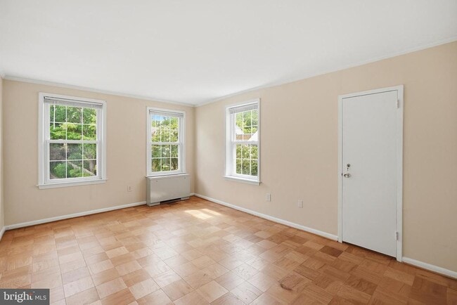 Building Photo - 3535 Chevy Chase Lake Dr