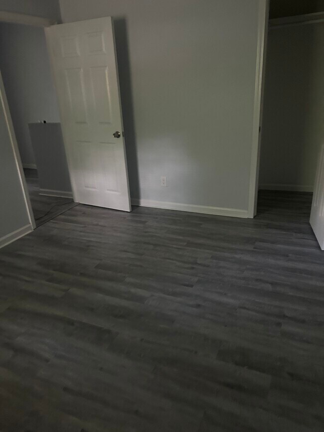 Building Photo - Sharpe 4unit condo
