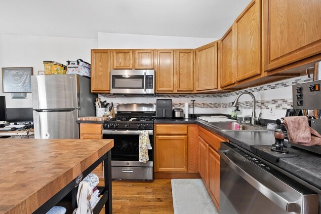 Building Photo - 280 Grand St