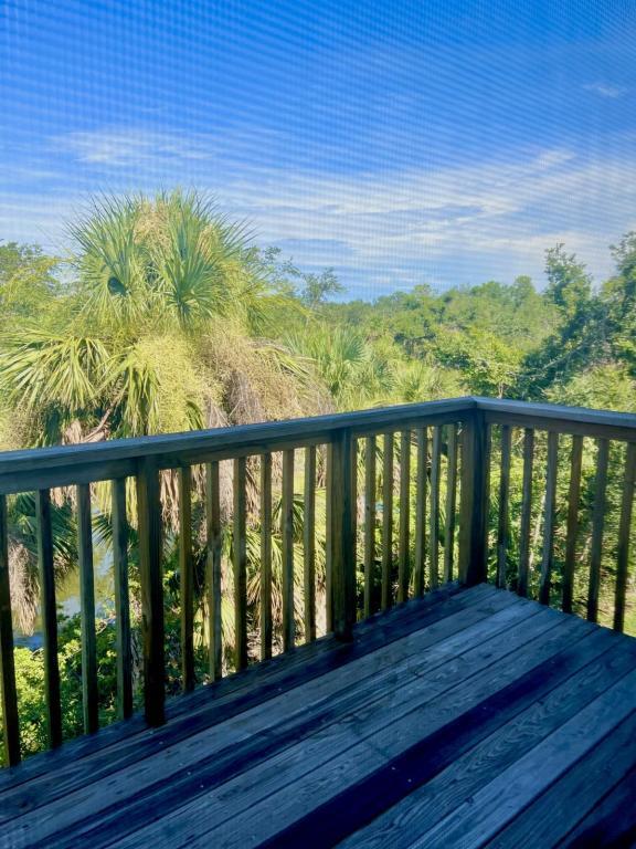 Building Photo - 1930 Como St