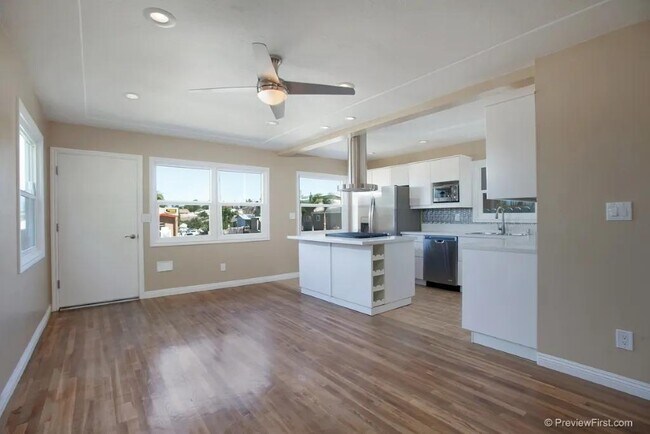 Building Photo - 3739 Ocean View Blvd