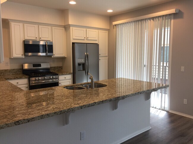 Building Photo - 422 W Route 66