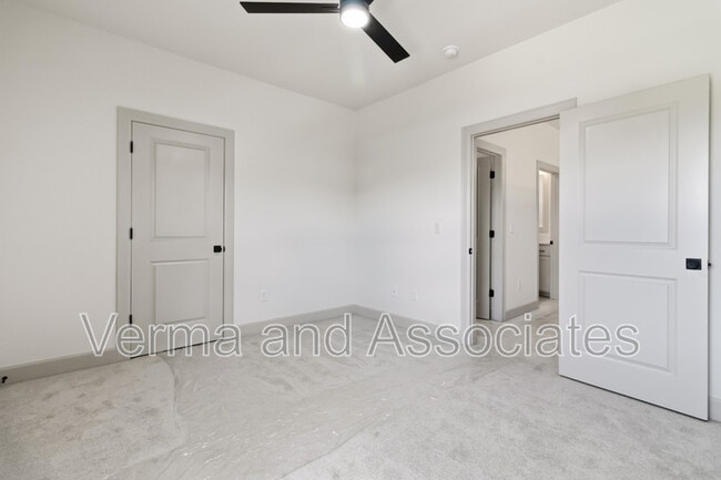 Building Photo - 970 Trestle Ln