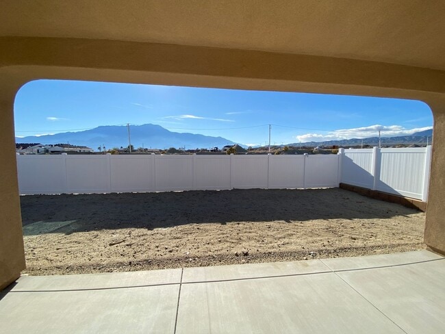 Building Photo - Beautiful Home with Solar
