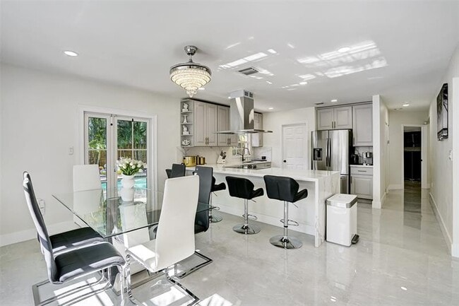 Building Photo - 1129 NE 2nd Ave