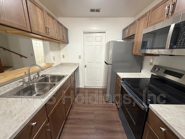 Building Photo - 1222 Corkwood Cir