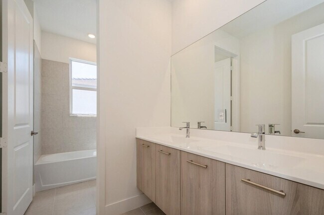 Building Photo - 4385 SW 123rd Ln