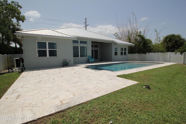 Building Photo - 2345 Pineapple Ave