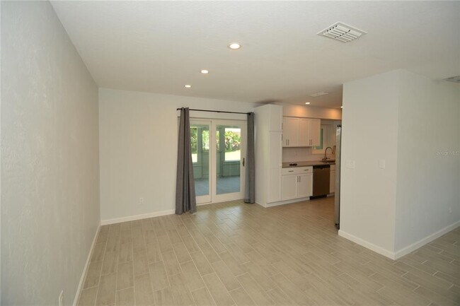 Building Photo - 14 Bolling Ln