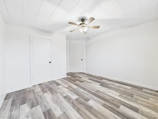 Building Photo - 906 Center St