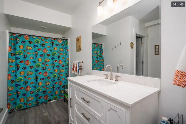 Building Photo - Stunning 5-bedroom, 4.5-bath home