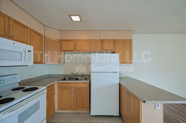Building Photo - 2500 S York St