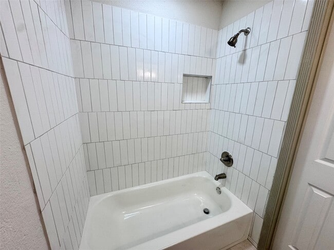 Building Photo - 2301 N Thompson St