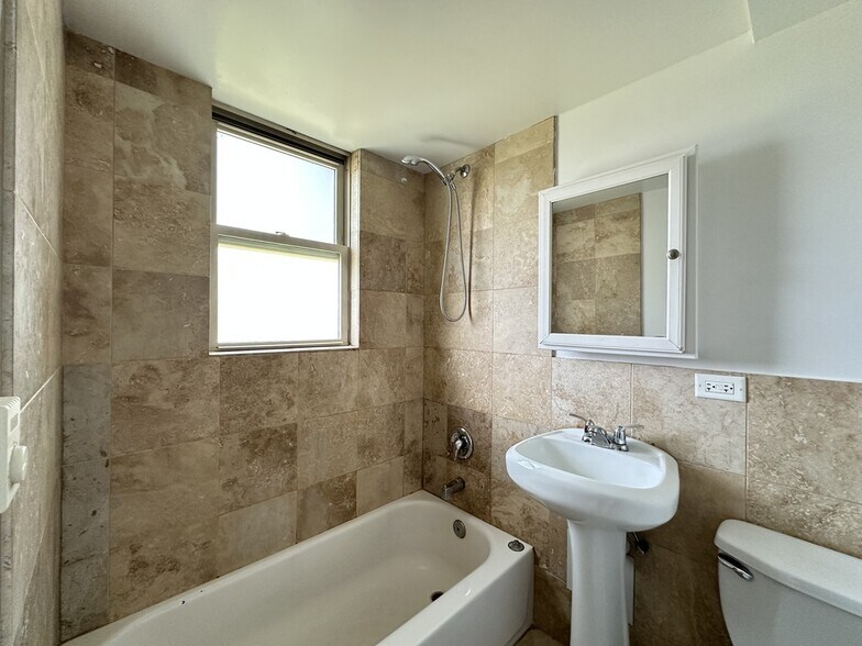 Building Photo - 7632.5 N Milwaukee Ave