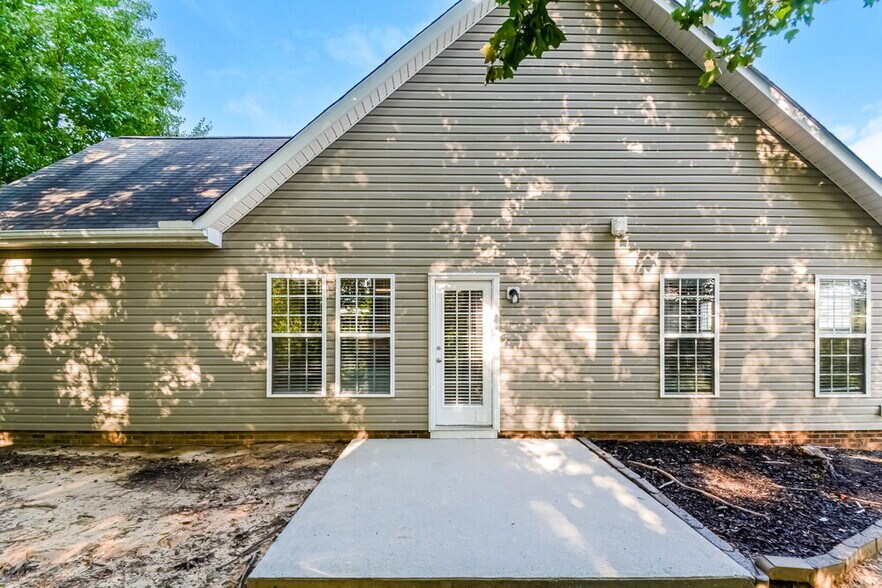 Building Photo - 3709 Blue Blossom Dr
