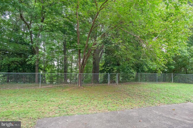 Building Photo - 5950 Clames Dr