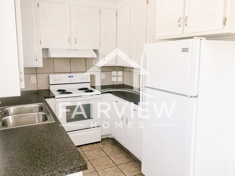 Kitchen - 150 Loch Ln